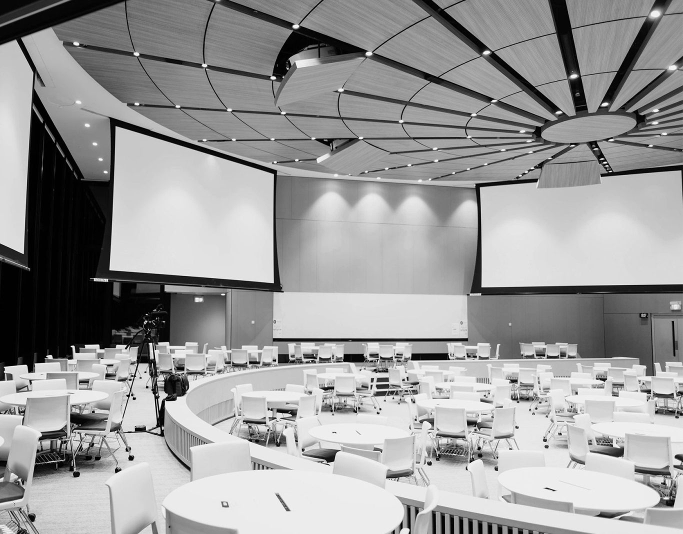 Schulungsraum Symbolbild für große Schulungsgruppe zu AI-Literacy